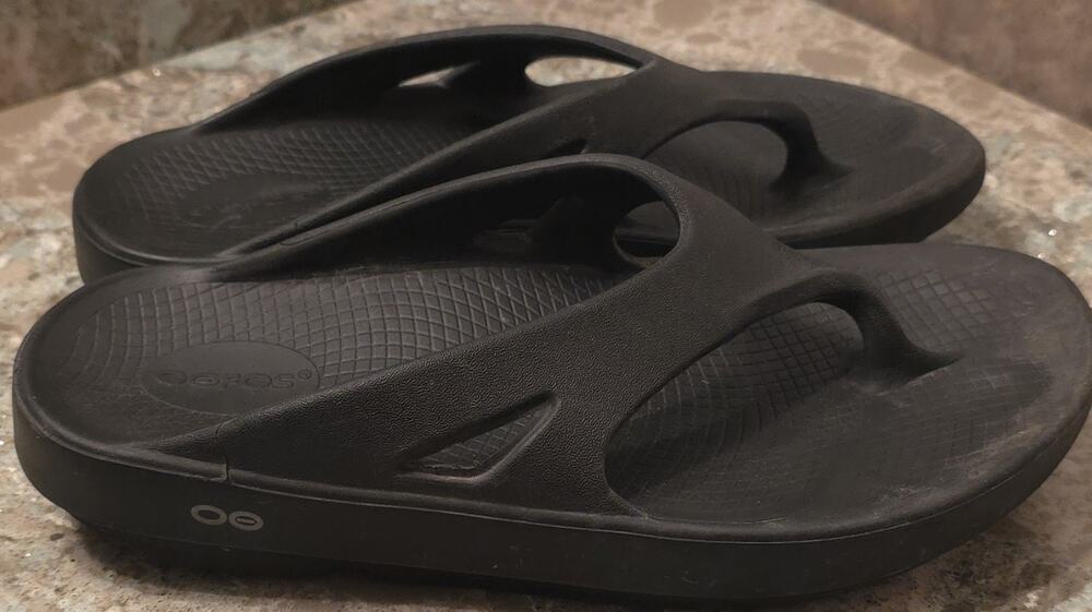 OOFOS OOriginal Unisex M8 W10 Sandals Thong Black Comfort Recovery Flip Flops